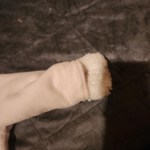 Infant fuzzy snow suit - Picture 4 of 6